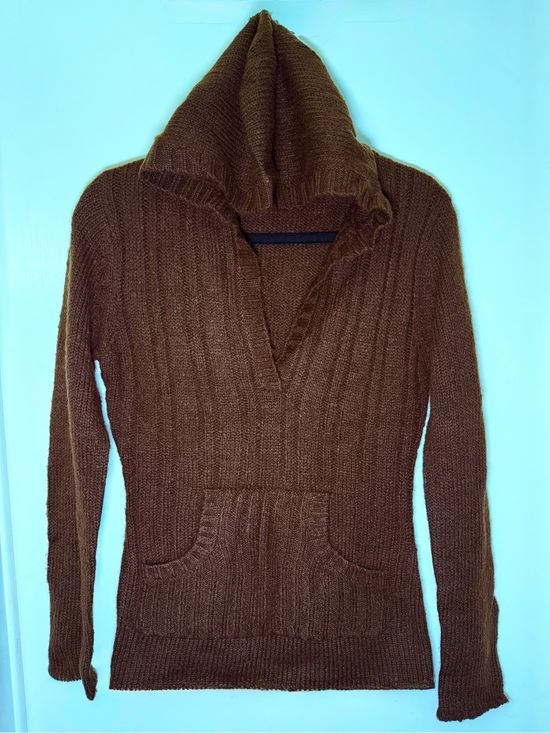 Sweaters - Women’s Chocolate Brown Hooded V-Neck Sweater with Pockets - size “M”